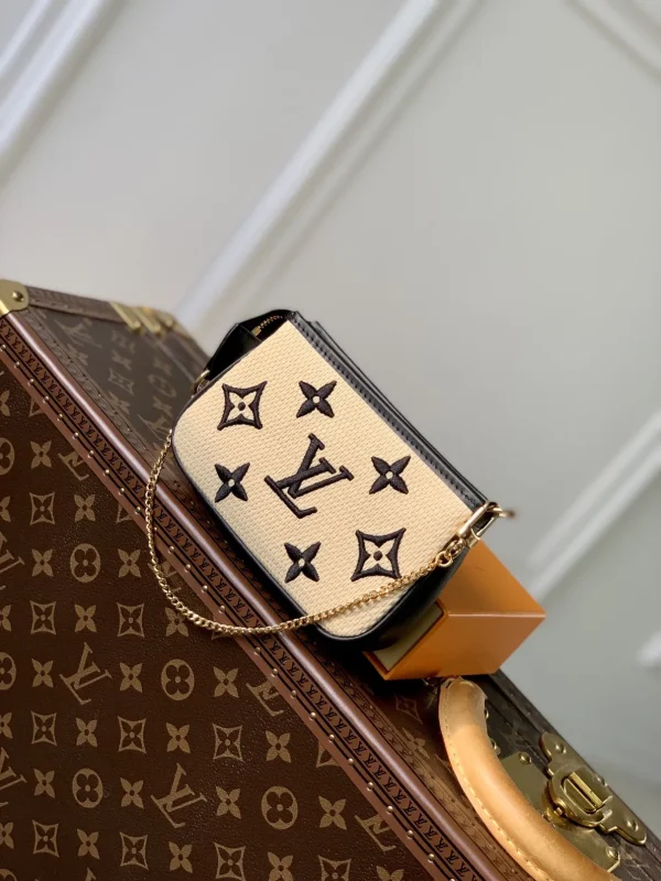 New Collection Bags / - 10026 - Image 8